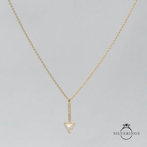 Collar de Plata de Ley 925 con Zirconia Dorada en Forma de Flecha, Ideal para Regalo - Product Image 1