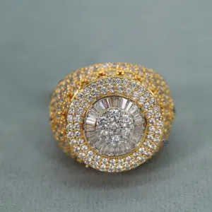 介绍我们的魅力男士嘻哈戒指，925纯银，完美无瑕的VVS透明实验室生长的vvs透明钻石