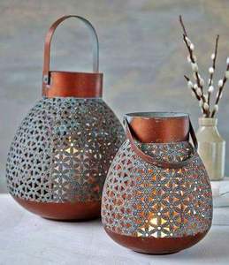 Farol de Ramadán de Metal Hecho a Mano con Efecto Antiguo, Ideal para Interiores con Temática Tradicional de Oriente Medio - Product Image 5