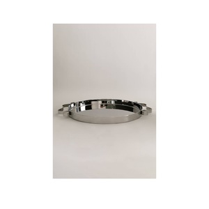 Élégant plateau de service décoratif en acier inoxydable conçu pour les banquets formels en famille et les occasions en plein air - Product Image 1