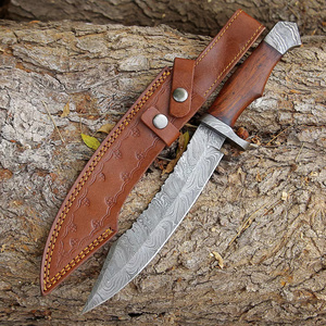 Couteau de chasse Bowie personnalisé en acier Damas fait main, fourreau en cuir de bois de rose, forgé, ultra-affûté, 58HRC, haute durabilité - Product Image 1