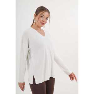 Wholesale Women's <b>V</b>-<b>Neck</b> Side Slit <b>White</b> Knitted <b>Sweater</b> - Product Image 3