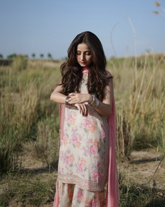 Conjunto de Kurta y Palazzo Gujarati de Georgette sin Arrugas de Diseñador FABZONE con Dupatta para Fiestas, Lehenga Choli - Product Image 3