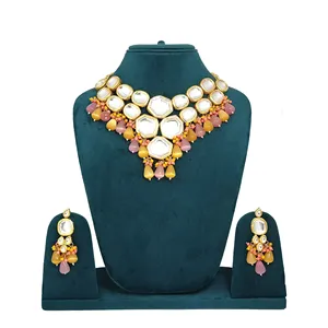 Parure de bijoux de mariée vintage en acier inoxydable plaqué or avec collier et boucles d'oreilles en perles roses de luxe, ornée d'un diamant central, idéale pour les fêtes et les cadeaux - Product Image 1