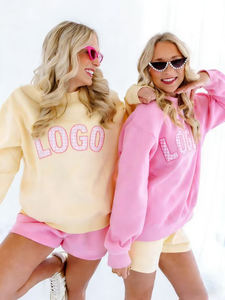 Sweat-shirt respirant style universitaire à col montant en tissu éponge avec lettres brodées sur le devant pour femme - Product Image 3