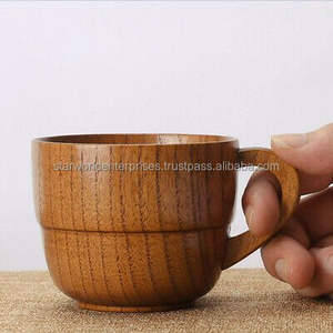 Tasses en bois d'acacia pour le café, le thé et l'eau Tasse à bière de style fantaisie avec poignée pour les cadeaux Conception en vrac Disponible au prix d'exportation - Product Image 3