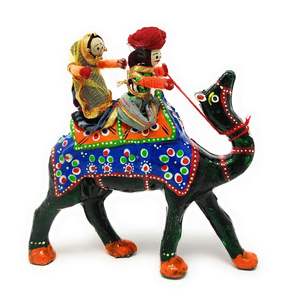 ตุ๊กตาคู่หุ่นไรเดอร์ทำจากวัสดุรีไซเคิลตุ๊กตารูปเคารพหลากสี (18*16*5ซม.) (อูฐ) - Product Image 1