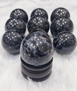 Esfera de Cristal de Gabbro Índigo con Base - Esferas de Cristal de 50-55 mm para Meditación, Brujería y Decoración - Product Image 2
