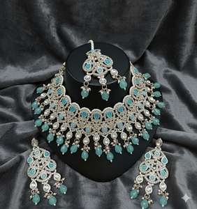 Collier ras de cou en cristal de zircon cubique magnifique et époustouflant plaqué or antique avec boucles d'oreilles pour femmes - Product Image 5