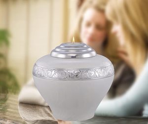 โกศใส่เทียนสีขาวมุกพร้อมแถบสีเงินสำหรับขี้เถ้าของมนุษย์สำหรับงานศพขนาดใหญ่ที่ทำด้วยมือสำหรับผู้ชายและผู้หญิง - Product Image 3