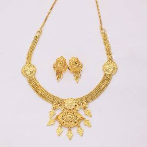 Micro collares tradicionales chapados en oro, ocasión especial, ropa de fiesta Regalo para ella Collares de cobre y latón Micro Chapados En Oro - Product Image 1