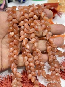 Piedra del Sol Roja Natural AAA, Facetada, en Forma de Lágrima, Taladrada, Hilo de 8 Pulgadas, Aprox. 6x9mm - Product Image 4