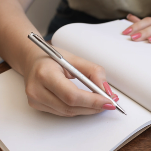 Bolígrafo con logotipo de aluminio reciclado Promoción comercial Novedad Bolígrafo de metal con ancho de escritura de 1,0mm para regalo - Product Image 3