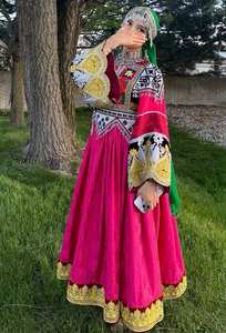 Robe vintage en mousseline de soie brodée à la main, édition couture nuptiale, style ethnique, manches longues, teintes vibrantes, style modeste - Product Image 5