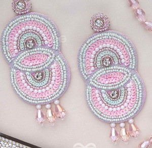 Boucles d'oreilles à clous de créateur, boucles d'oreilles multi-perles personnalisées, bijoux de fête pour femmes au meilleur prix, boucles d'oreilles à perles - Product Image 5
