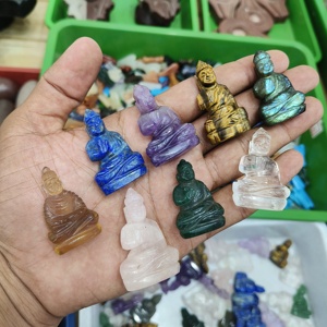 Offre Spéciale en gros qualité supérieure multicolore fait à la main Mini cristal bouddha Reiki guérison et paix pièce maîtresse décorative - Product Image 1
