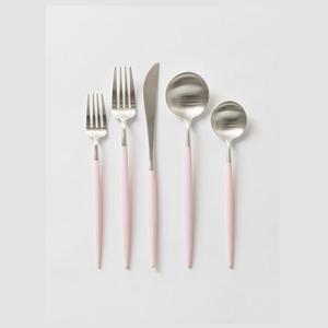 Juego de cubiertos de diseño clásico en acero inoxidable Juego de Cubiertos de Color dorado con mango de madera para uso doméstico Vajilla - Product Image 2