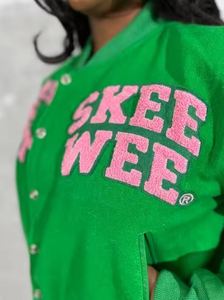 Fabricant personnalisé femmes chapitre Varsity veste sweat-shirt en cuir de vachette manches brodées AKA perles chenille vert - Product Image 6