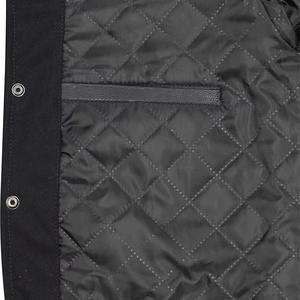 แจ็กเก็ตเบสบอลวิทยาลัยสำหรับผู้ชายมีแขนเสื้อหนังสีดำสีแดงขนแกะแบบคลาสสิก - Product Image 5