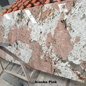 Dessus de vanité et dessus de table en granit rose Alaska - Product Image 1