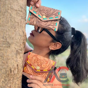 Gran oferta, estuches para monedas cambiantes de tamaño pequeño hechos a mano con herramientas manuales, elegantes carteras de cuero tallado occidental con múltiples usos con llaveros - Product Image 1