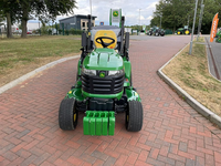 Tracteur tondeuse John Deere X950R 54HT 260B avec chargeur frontal et pelle arrière à vendre avec livraison rapide