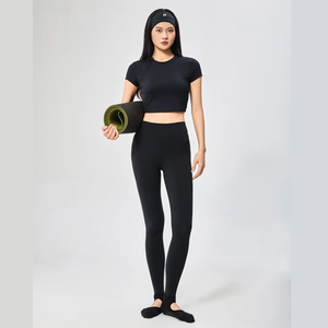 Top corto de estilo deportivo ajustado OEM para mujer para gimnasio, Yoga, Jersey elástico con función antibolitas, logotipo personalizado estampado para el verano - Product Image 1