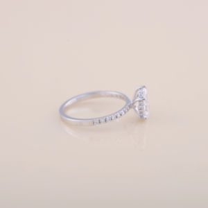 Bague de fiançailles en diamant de laboratoire taille poire 1,02 carat, en or blanc, rose et jaune 14 carats, avec pavé, pour mariée - Product Image 2