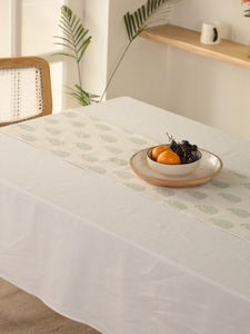Chemin de table double couche en toile de coton slub premium, imprimé floral, style damassé tissé à pompons, vert, personnalisable pour salle à manger - Product Image 2