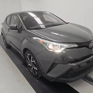 2019 T * oyota C-HR XLE d'occasion - Product Image 1