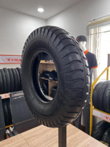 Pneu de brouette KM 101 Premium 4.00-6 4.00-8 Tubeless TL Haute durabilité pour l'agriculture, la construction et l'usage industriel - Product Image 3