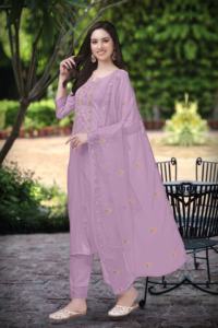 ชุด Salwar ปักลายพื้นเมืองของผู้หญิงชุด G103-Purple พร้อมกางเกง Kurta และ Dupatta สำหรับงานแต่งงานใส่ได้พอดีตัว - Product Image 3