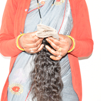 Cheveux humains vierges bruts non traités non-Remy naturels bouclés crépus d'origine sud-indienne, frontale 13*4, d'un seul donneur, cuticules alignées