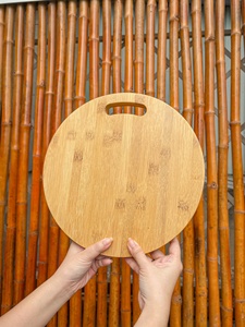 Pizza en bois de bambou personnalisé Peel Paddle et planche à découper avec poignée de haute qualité du Vietnam - Product Image 5
