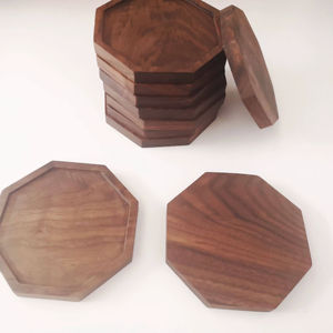 Ensemble de dessous-de-verre en bois de haute qualité conçu pour une protection fiable contre les taches, parfait pour l'utilisation quotidienne des boissons à la maison - Product Image 1