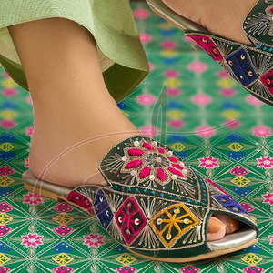 ขวดน้ำลึกสีเขียวหลากสีปักลายเทรนด์แฟชั่นกันลื่นพิมพ์ลายซาตินด้านบนหนังแท้ด้านนอก khussa - Product Image 5