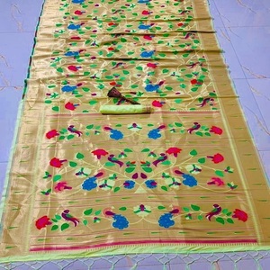 Sari Gujarati de Alta Calidad para Mujer, Diseño Moderno, Tejido de Seda Suave con Zari, Estampado en Relieve, para Fiestas y Festivales, por FabZone - Product Image 1
