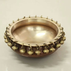 Urli de Metal Hecho a Mano Personalizable, Acabado Moderno de Lujo, Modelo Chaman India U-97 para Decoración del Hogar, Exteriores y Celebraciones Festivas - Product Image 1