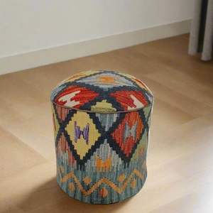 One-of-a-Kind Kilim Rug Pouf Ottoman Foot Tabouret Unique Design Traditionnel Coton Fabriqué À La Main Perle Corde Pouf Tapis pour Mariage - Product Image 2