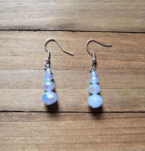 Pendientes de cuentas bohemias con flecos en cascada Andy de diseño turquesa, regalo de joyería único - Product Image 1