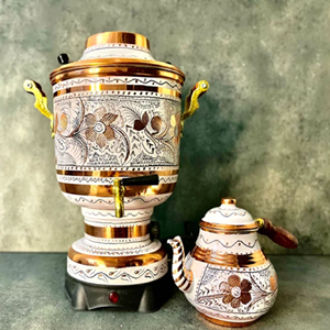 Samovar ruso pintado a mano con diseño de arte popular, pájaro y bayas, disponible a precios al por mayor. - Product Image 3