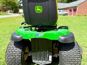 Vendo mi cortacésped Johnn Deere E130 en excelentes condiciones. Bien cuidado y listo para cortar. - Product Image 5