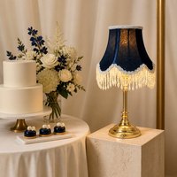 Un éclat royal pour chaque toast : Lampe de table sans fil vintage bleu marine avec pompons style perle pour la décoration d'événements de mariage