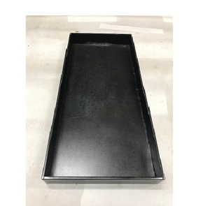 Élégante assiette de service en porcelaine fabriquée à la main, technique émaillée de couleur, affiche de fête contemporaine, style de salon - Product Image 1