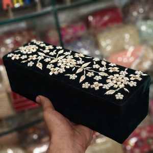 กล่องกำไลกำมะหยี่ปักลายดอกไม้สีเขียวเข้มทำมือกล่องเครื่องประดับไม้สี่เหลี่ยมลายดอกไม้สำหรับเจ้าสาวของขวัญบรรจุภัณฑ์บูติก - Product Image 1