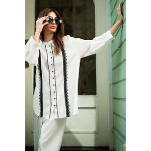 Conjunto de Dos Piezas para Mujer, Color Blanco Hueso, Tela Crepé con Efecto Arrugado, Estilo Casual, Pantalón Tres Cuartos, para Primavera/Verano, Tallas XS-3XL Disponibles - Product Image 2