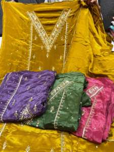 Costumes de fête indiens brodés à la main non cousus de créateur moderne pour femmes pour les fêtes de style traditionnel - Product Image 2