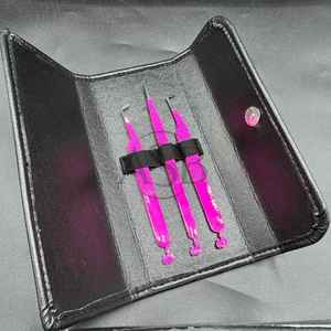 Pinzas para pestañas con agarre de diamante de acero inoxidable sostenible japonés de color rosa fuerte - Product Image 4