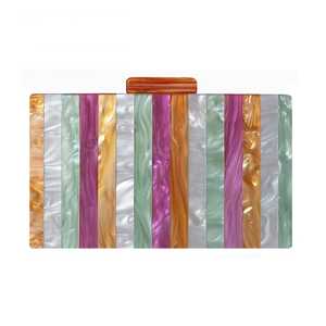 Elegante bolso de mano de resina epoxi hecho a mano con acabado suave y brillante, perfecto para Bodas de mujer, cenas, eventos, desfiles de moda - Product Image 1