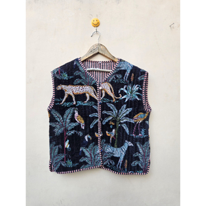 Thevintageartcraft Chaqueta de Invierno Hecha a Mano de la Mejor Calidad para Mujer, Diseño Único con Estampado de Animales de la Selva, Forro de Lino a Rayas Acolchado - Product Image 1